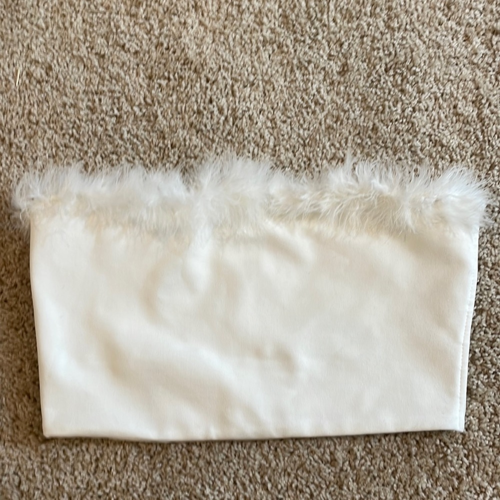 Revolve Strapless Top in White
superdown